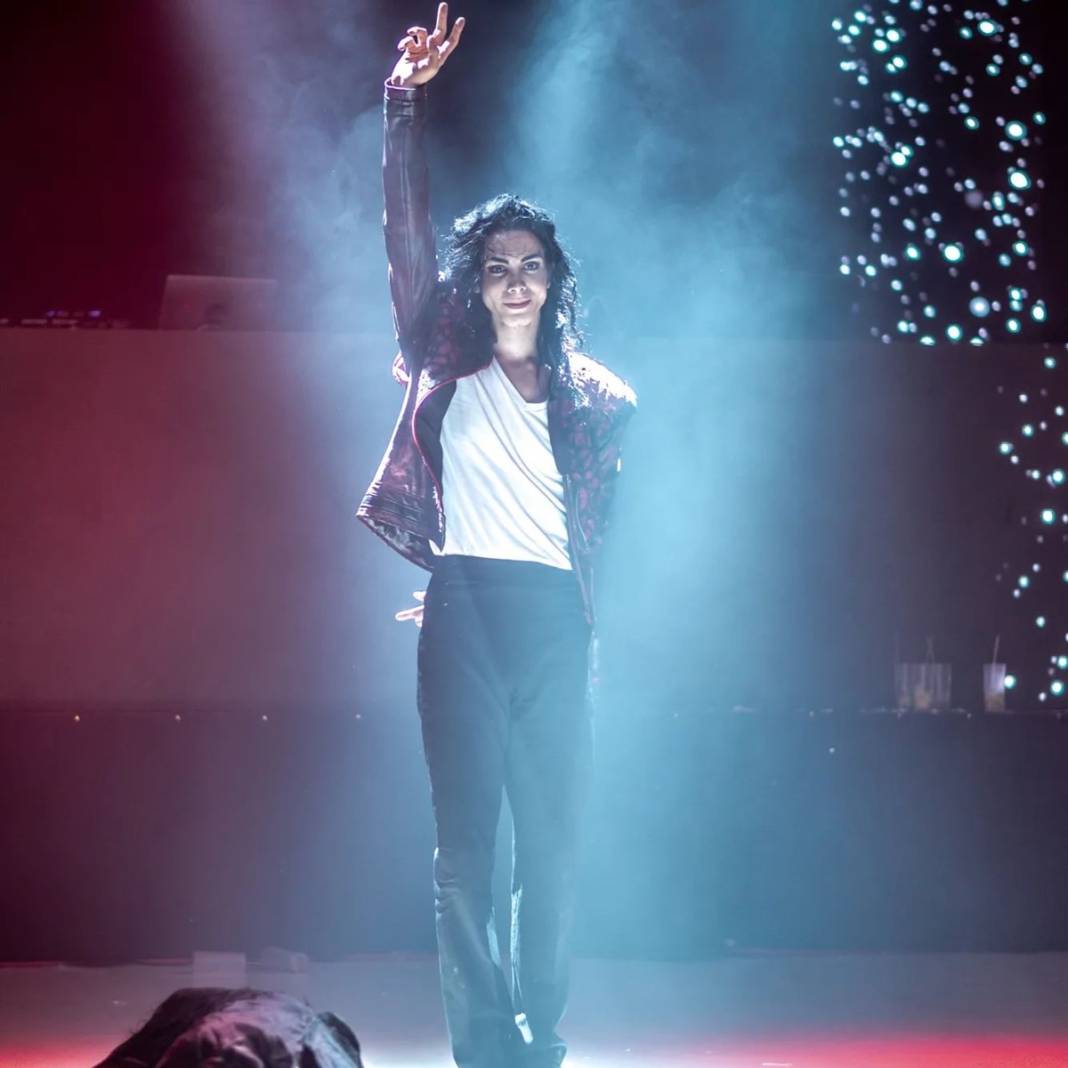 Michael Jackson'a benzemek için 40 bin dolar harcadı! Bakın neye benzedi... 31